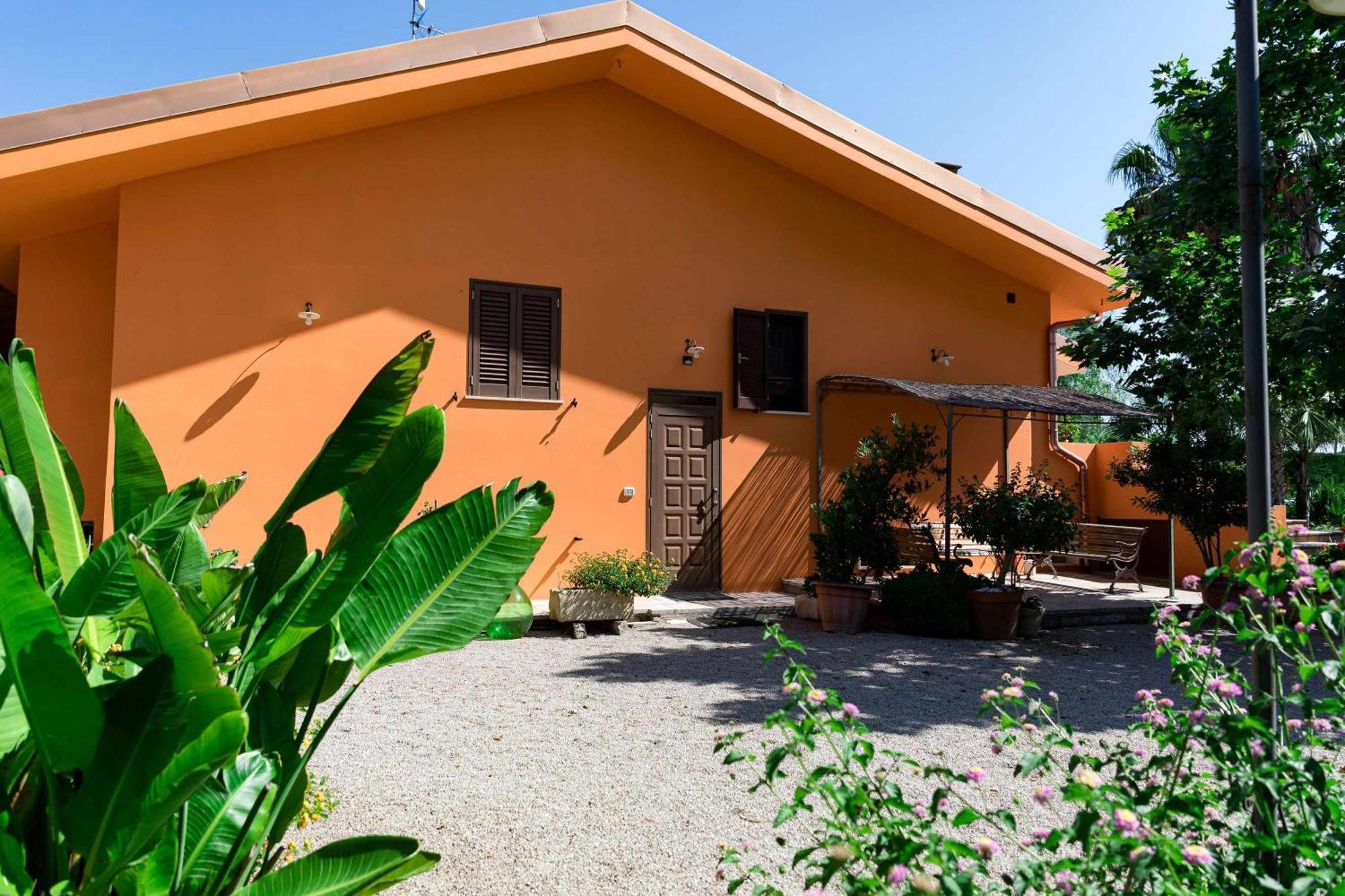 Villa Claudia By Vivimy Parabita Eksteriør billede