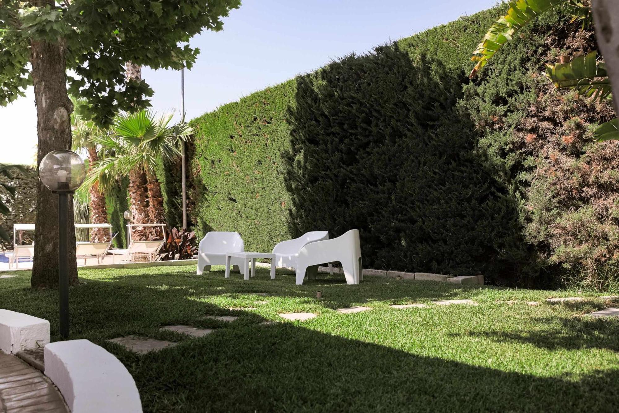 Villa Claudia By Vivimy Parabita Eksteriør billede