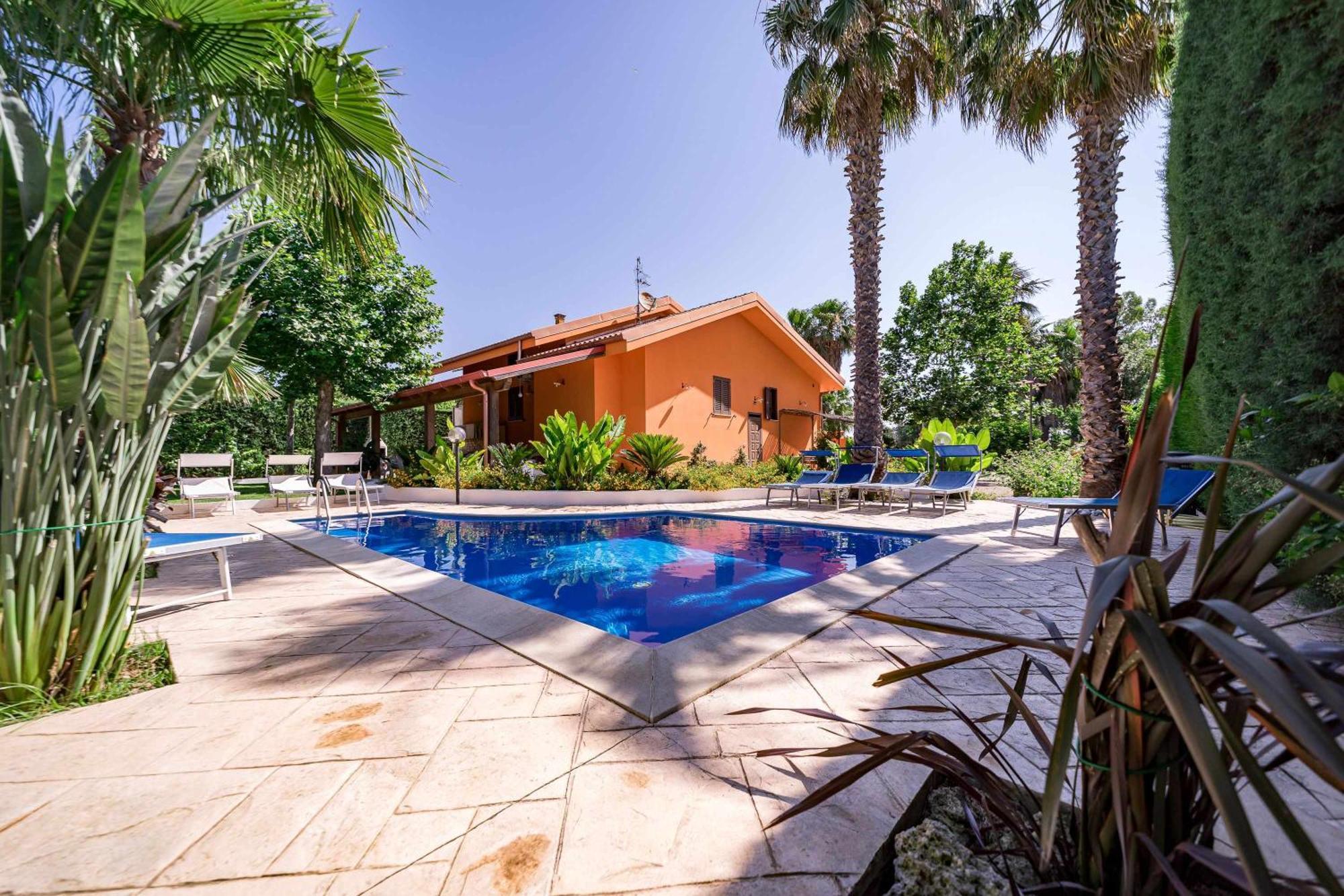 Villa Claudia By Vivimy Parabita Eksteriør billede